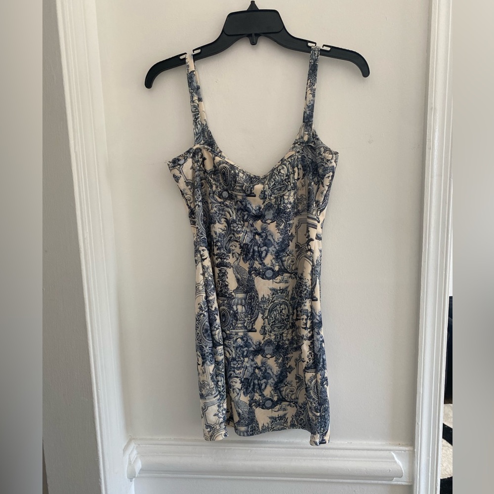 PrettyLittleThing Nude Porcelain Print Corset Detail Sleeveless Bodycon Dress - Picture 4 of 4